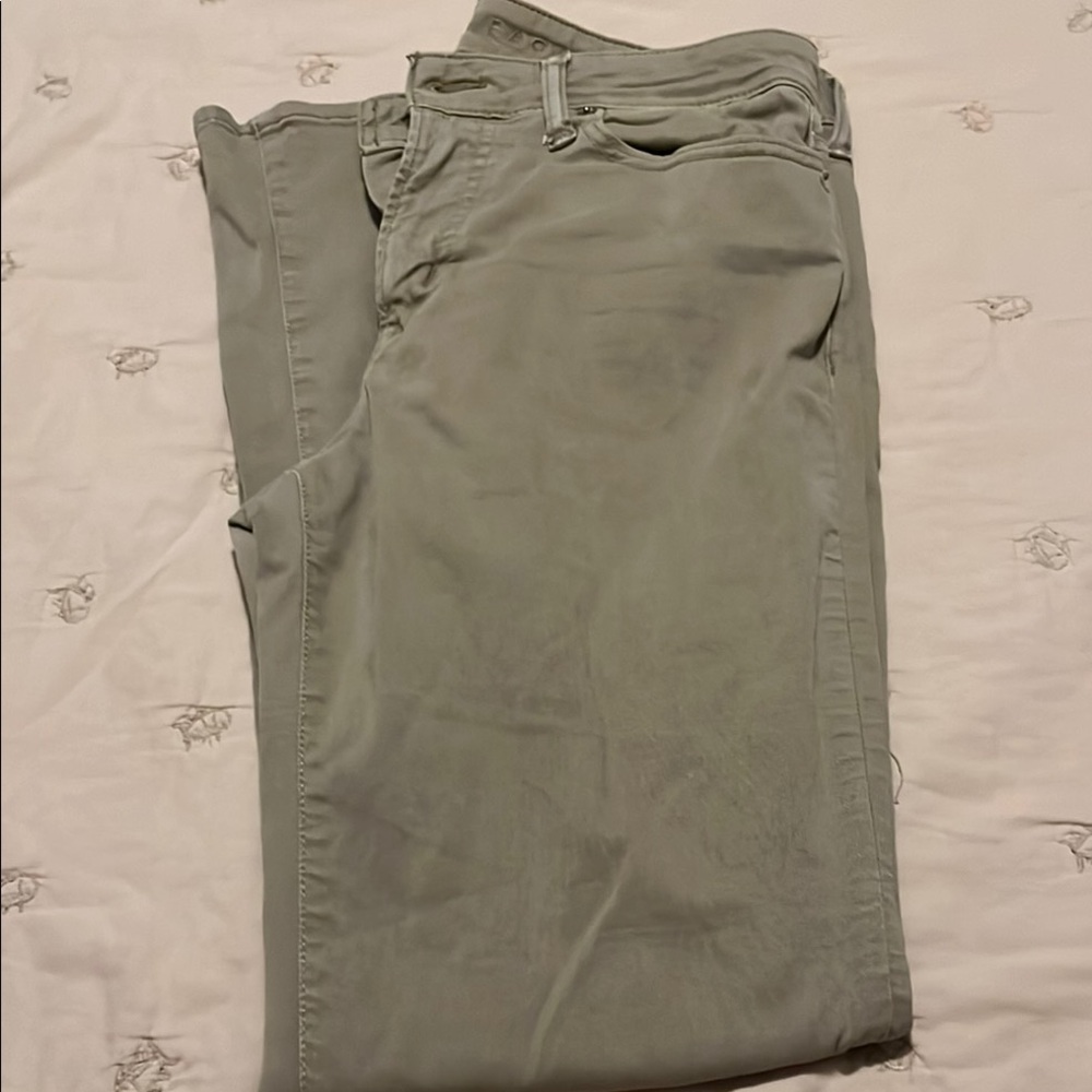 American Eagle AE medium khaki Pants 30x34. EUC.